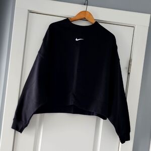 Nike Women's Black Cropped Top Sweatshirt!